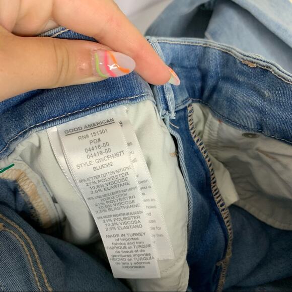 Good American Good Waist Crop Light Wash Raw Edge Jeans Size 25 - Picture 8 of 8